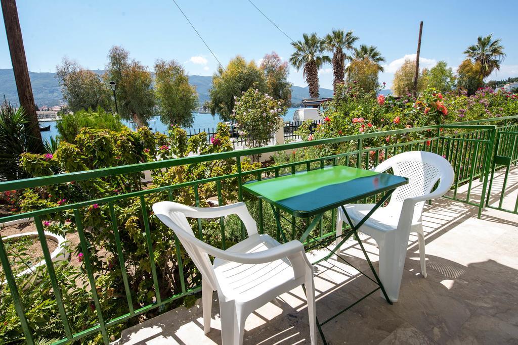 Poros Town Matrona Apartments מראה חיצוני תמונה
