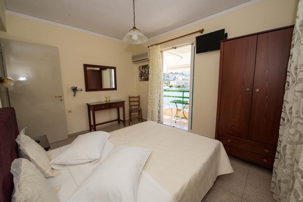 Poros Town Matrona Apartments מראה חיצוני תמונה